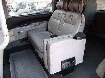 2000 Mitsubishi Delica Photos