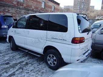 2000 Mitsubishi Delica Photos