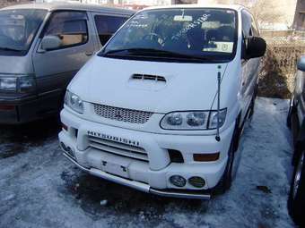 2000 Mitsubishi Delica Pictures