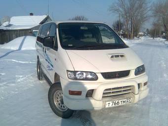 2000 Mitsubishi Delica Photos