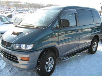 2000 Mitsubishi Delica Pictures
