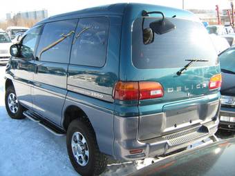 2000 Mitsubishi Delica Pictures