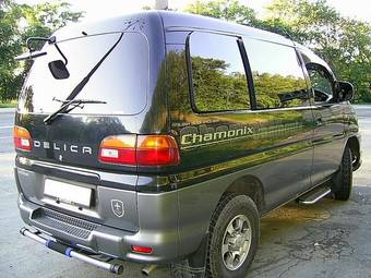2000 Mitsubishi Delica Photos