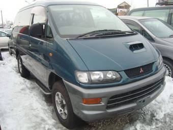 2000 Mitsubishi Delica Pictures