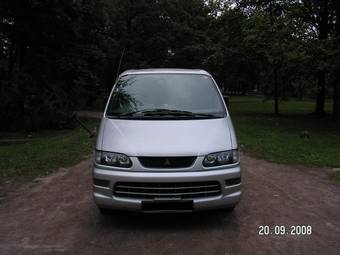 2000 Mitsubishi Delica Photos