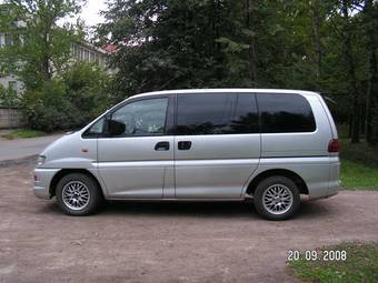 2000 Mitsubishi Delica Pictures