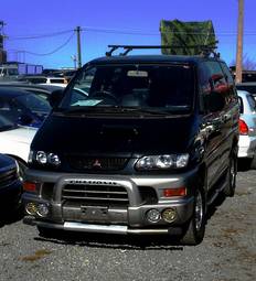 2000 Mitsubishi Delica Pictures
