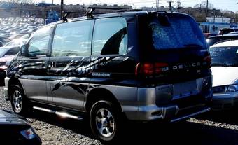 2000 Mitsubishi Delica Photos