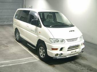 2000 Mitsubishi Delica Pictures