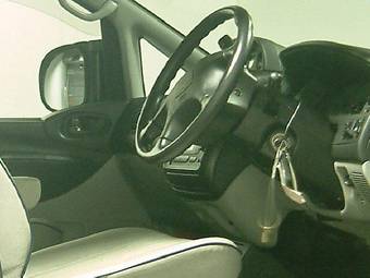 2000 Mitsubishi Delica Pictures