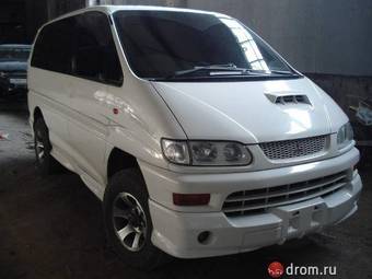 2000 Mitsubishi Delica Photos