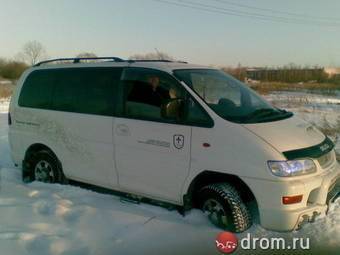 2000 Mitsubishi Delica
