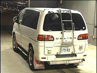 2000 Mitsubishi Delica Photos