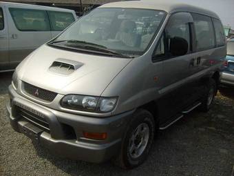 2000 Mitsubishi Delica Pictures