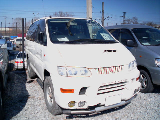 2000 Mitsubishi Delica