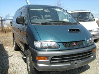 2000 Mitsubishi Delica Pictures