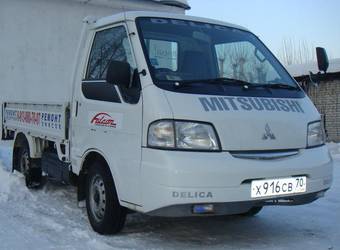 2000 Mitsubishi Delica Pictures