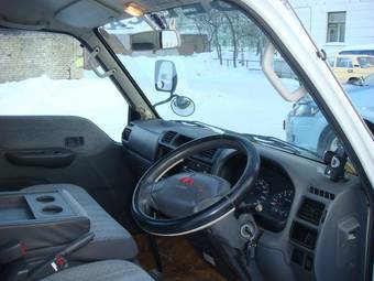 2000 Mitsubishi Delica Pictures