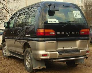 2000 Mitsubishi Delica Photos