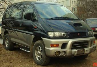 2000 Mitsubishi Delica Pictures