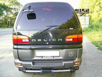 2000 Mitsubishi Delica Photos