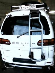 2000 Mitsubishi Delica Pictures