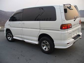 2000 Mitsubishi Delica