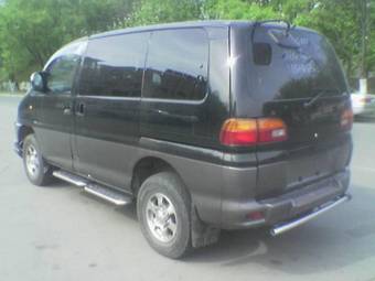 2000 Mitsubishi Delica Photos