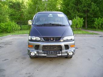 2000 Mitsubishi Delica Pictures