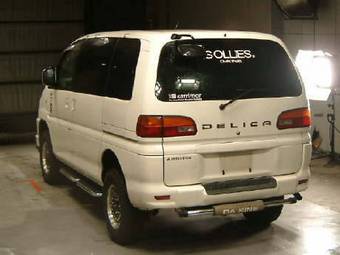 2000 Mitsubishi Delica Pictures