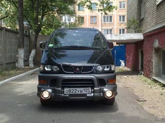 2000 Mitsubishi Delica Photos