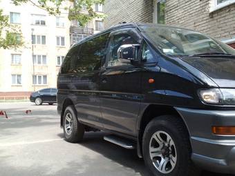 2000 Mitsubishi Delica Pictures