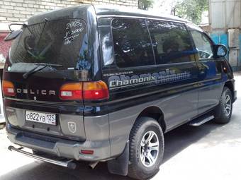 2000 Mitsubishi Delica Photos