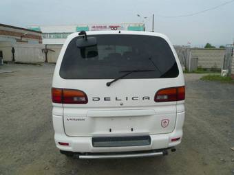 2000 Mitsubishi Delica Pictures