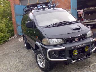 2000 Mitsubishi Delica Pictures