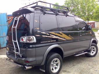 2000 Mitsubishi Delica Pictures