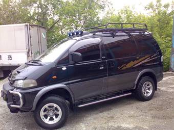 2000 Mitsubishi Delica Photos