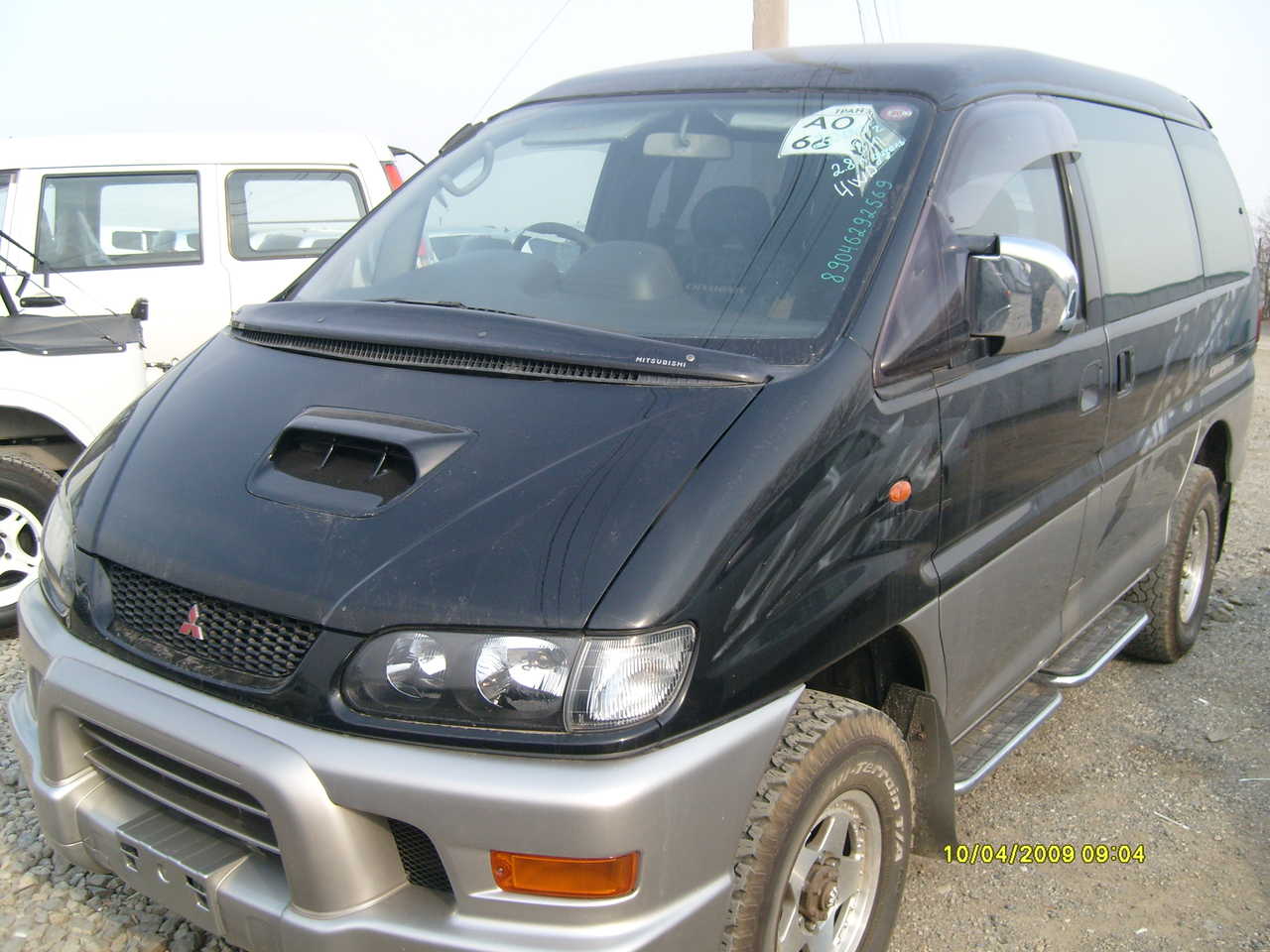 2000 Mitsubishi Delica