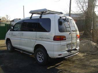 2000 Mitsubishi Delica Photos
