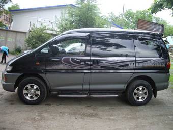 2000 Mitsubishi Delica Photos