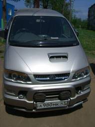 2000 Mitsubishi Delica Pictures