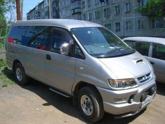 2000 Mitsubishi Delica Photos