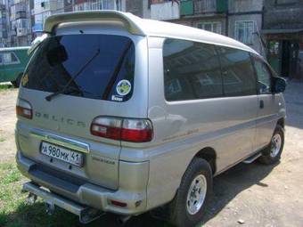 2000 Mitsubishi Delica Photos