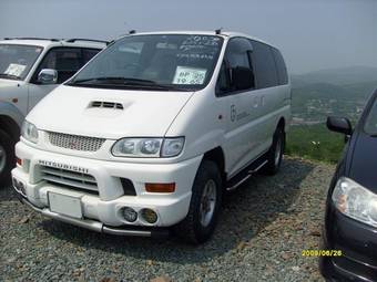 2000 Mitsubishi Delica Photos