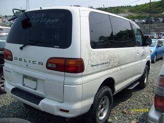 2000 Mitsubishi Delica Pictures