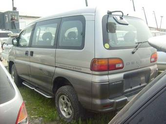 2000 Mitsubishi Delica Pictures