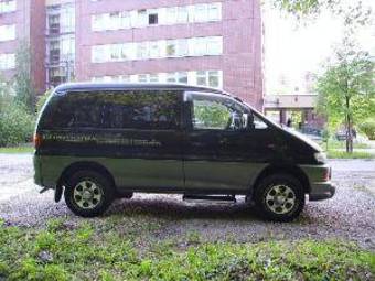 2000 Mitsubishi Delica Photos