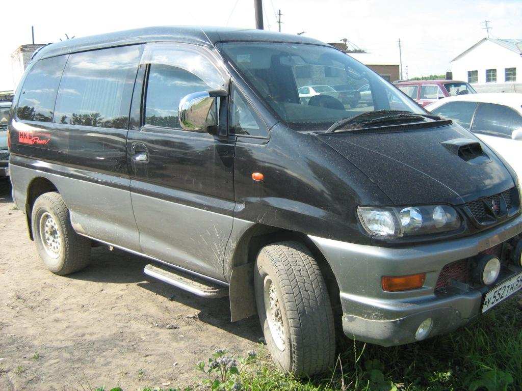2000 Mitsubishi Delica