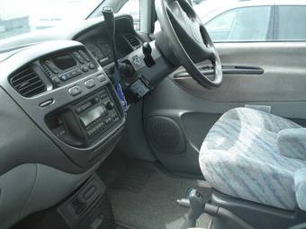 2000 Mitsubishi Delica Pictures