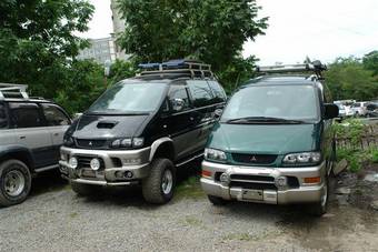 2000 Mitsubishi Delica Pictures